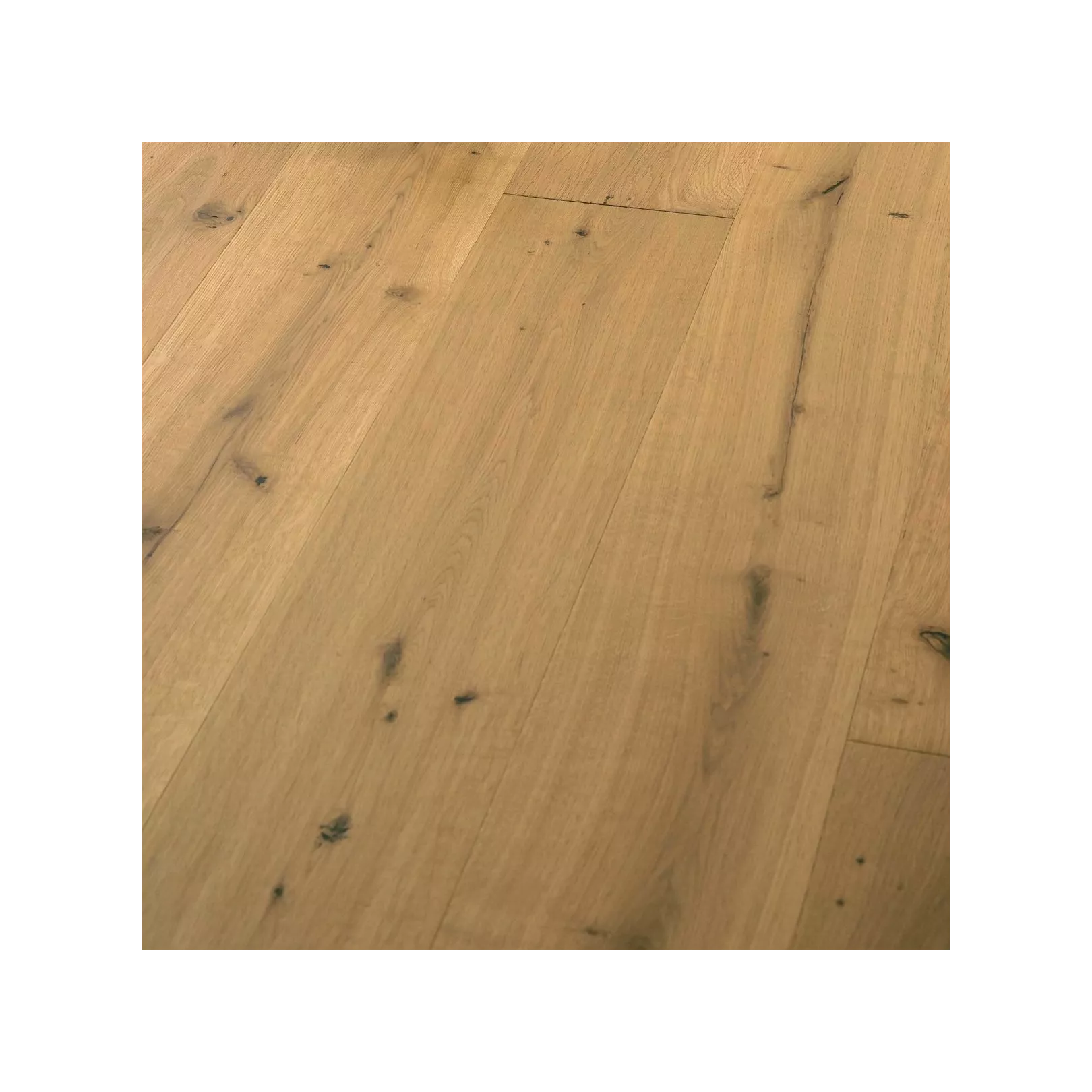 Parquet chêne COURCHEVEL contre-collé, Fumé léger et raboté main, vernis incolore